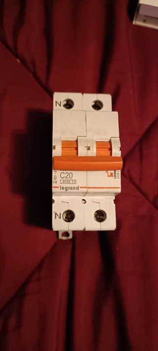 Lote material eléctrico: Relevo, Rodman, Dinuy