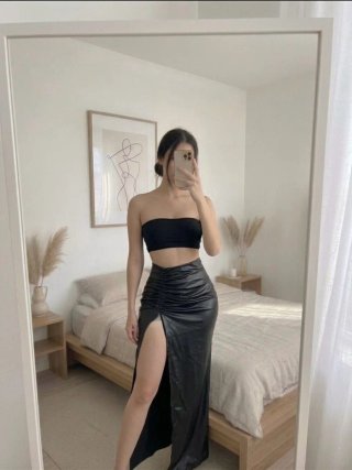 Falda larga negra con abertura