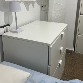 Cómoda blanca con 3 cajones