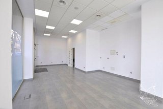 Local comercial en venta en Salvador en Madrid