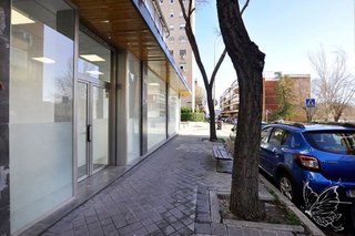 Local comercial en venta en Salvador en Madrid