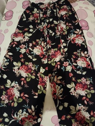 Pantalones anchos Bershka estampado floral