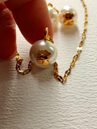 Conjunto de collar y pendientes perla