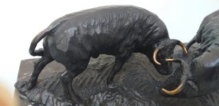 Escultura Bronce Embestida Luis Cutondo