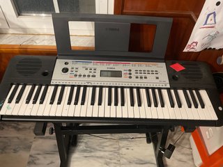 Teclado Yamaha YPT-260