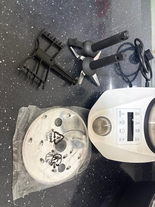 Robot de cocina ORBEA con accesorios
