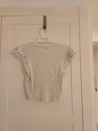 Camiseta Zara manga volante