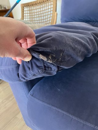 Sofá azul de 3 plazas y sofa azul de 2 plazas .
