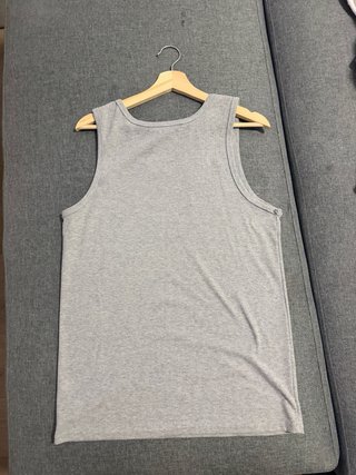 Camiseta gris de tirantes