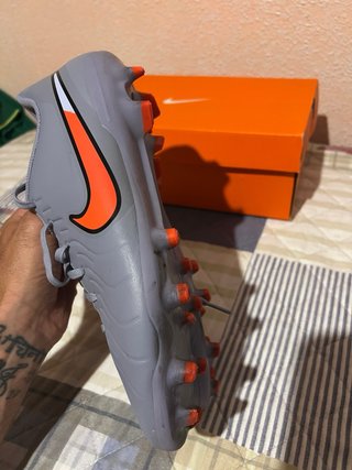 Botas de fútbol Nike grises 44/5 1 solo uso