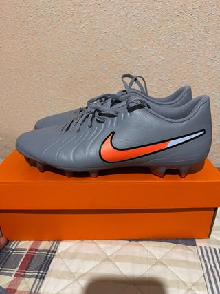 Botas de fútbol Nike grises 44/5 1 solo uso
