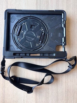 Funda anticaídas para iPad con correa