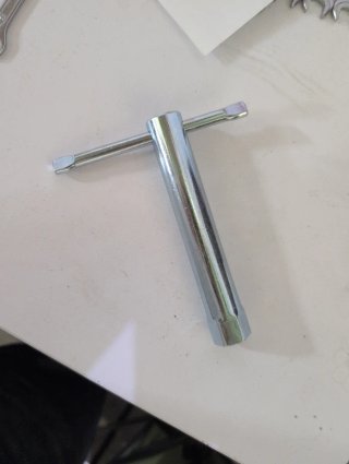 Llave métrica 17
