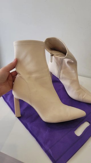 Botines tacón beige Stradivarius