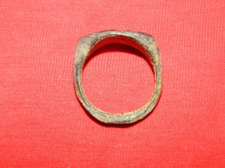 anillo de bronce ibero romano inscripciones incusa