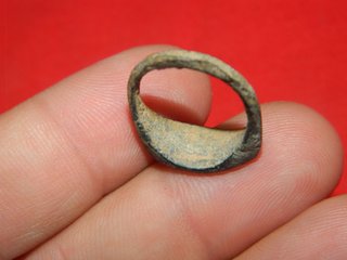 anillo de bronce ibero romano inscripciones incusa