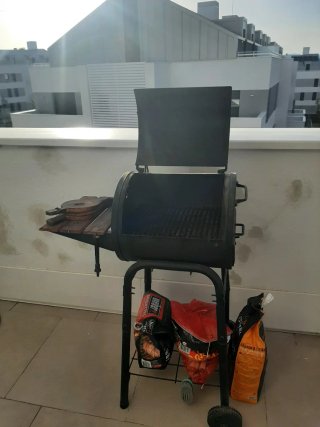Barbacoa Char Griller Negra y Marrón