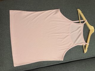 Camiseta rosa de tirantes