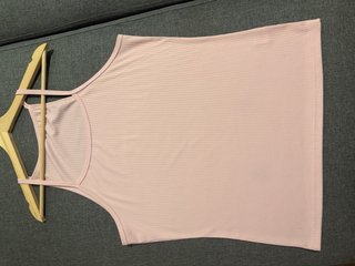 Camiseta rosa de tirantes