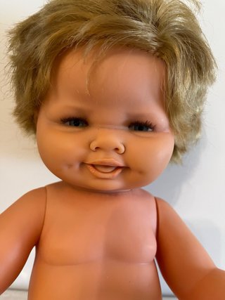 Muñeca bebé rubia ojos azules tal cual foto