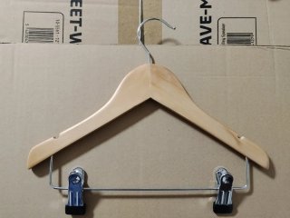 Percha de madera con pinzas metálicas (Pack 5)