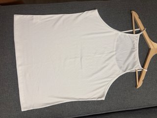 Camiseta blanca de tirantes