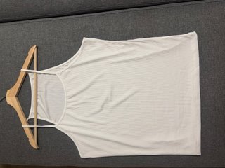 Camiseta blanca de tirantes