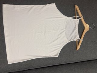 Camiseta blanca de tirantes
