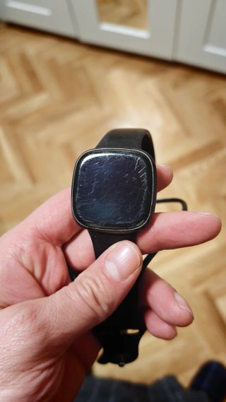Fitbit Versa 3. Con cargador y correa nueva.