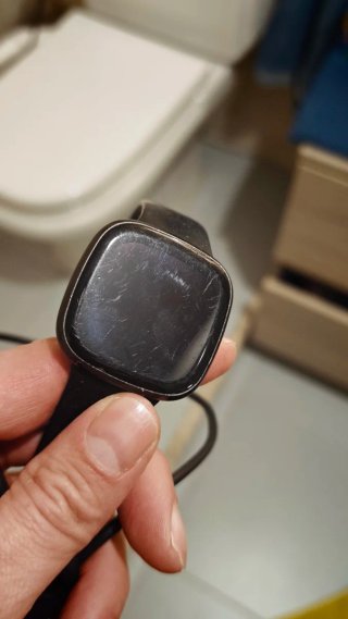 Fitbit Versa 3. Con cargador y correa nueva.