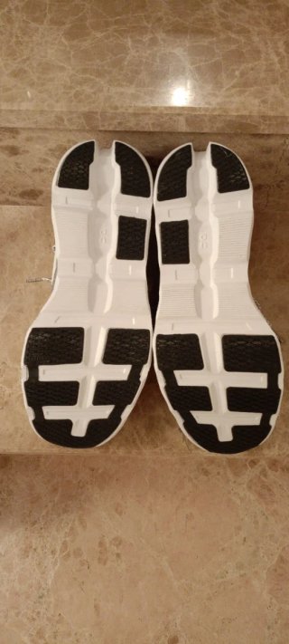 Zapatillas On Running Talla 45. Nuevas sin estrena