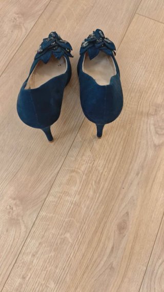 Zapatos de tacón azul con pedrería Talla 38 Corina