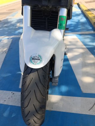 Benelli BN 251 Naked Blanca y Negra