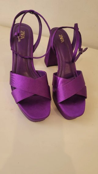 Sandalias de tacón moradas Zara