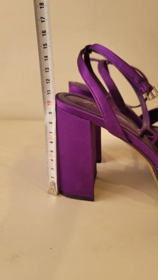 Sandalias de tacón moradas Zara