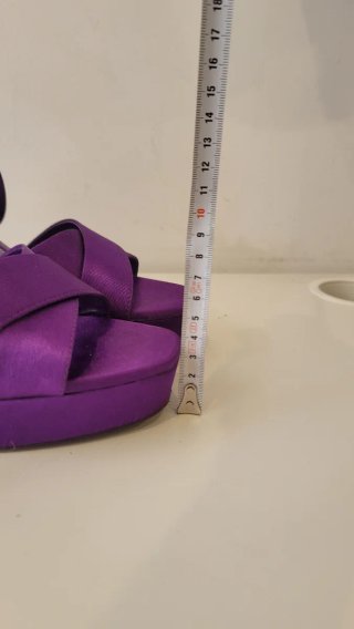 Sandalias de tacón moradas Zara