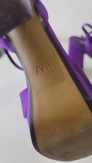 Sandalias de tacón moradas Zara