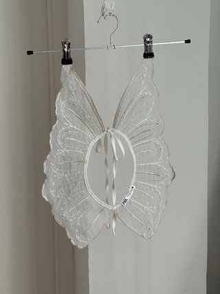 Cuello Mariposa Bordado Blanco Zara