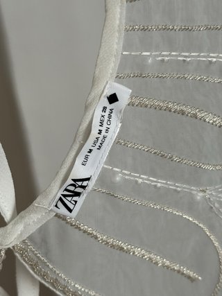 Cuello Mariposa Bordado Blanco Zara