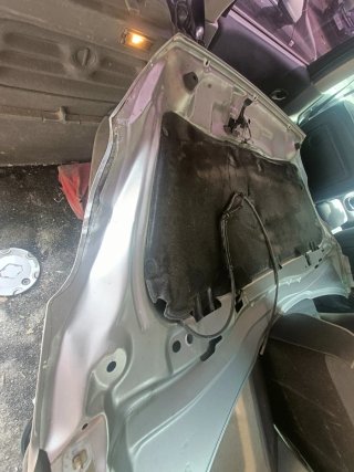 Capó Peugeot 208