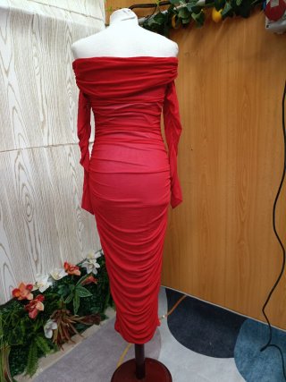 Vestido rojo escotado con elasticidad