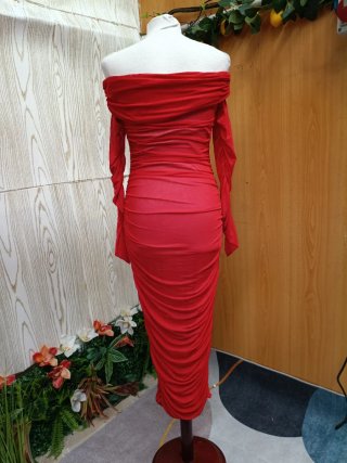 Vestido rojo escotado con elasticidad