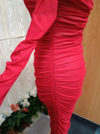 Vestido rojo escotado con elasticidad