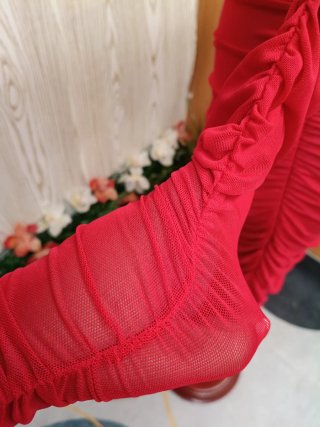 Vestido rojo escotado con elasticidad