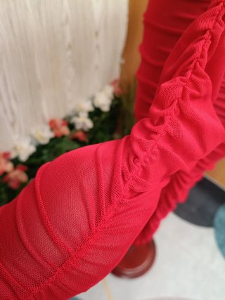 Vestido rojo escotado con elasticidad
