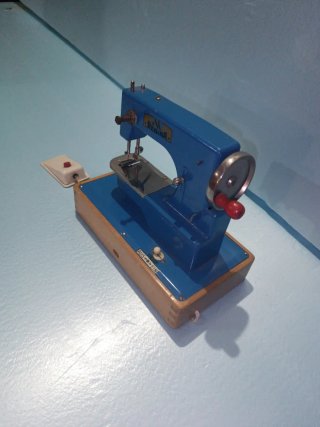 Máquina de coser Regina azul