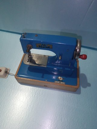 Máquina de coser Regina azul