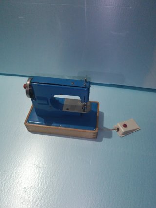 Máquina de coser Regina azul