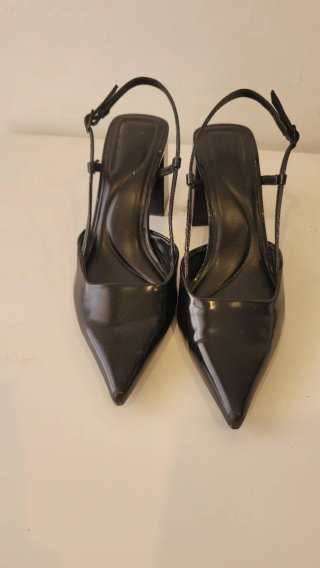 Zapatos Bershka tacón destalonados negros