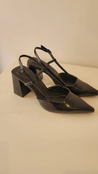 Zapatos Bershka tacón destalonados negros